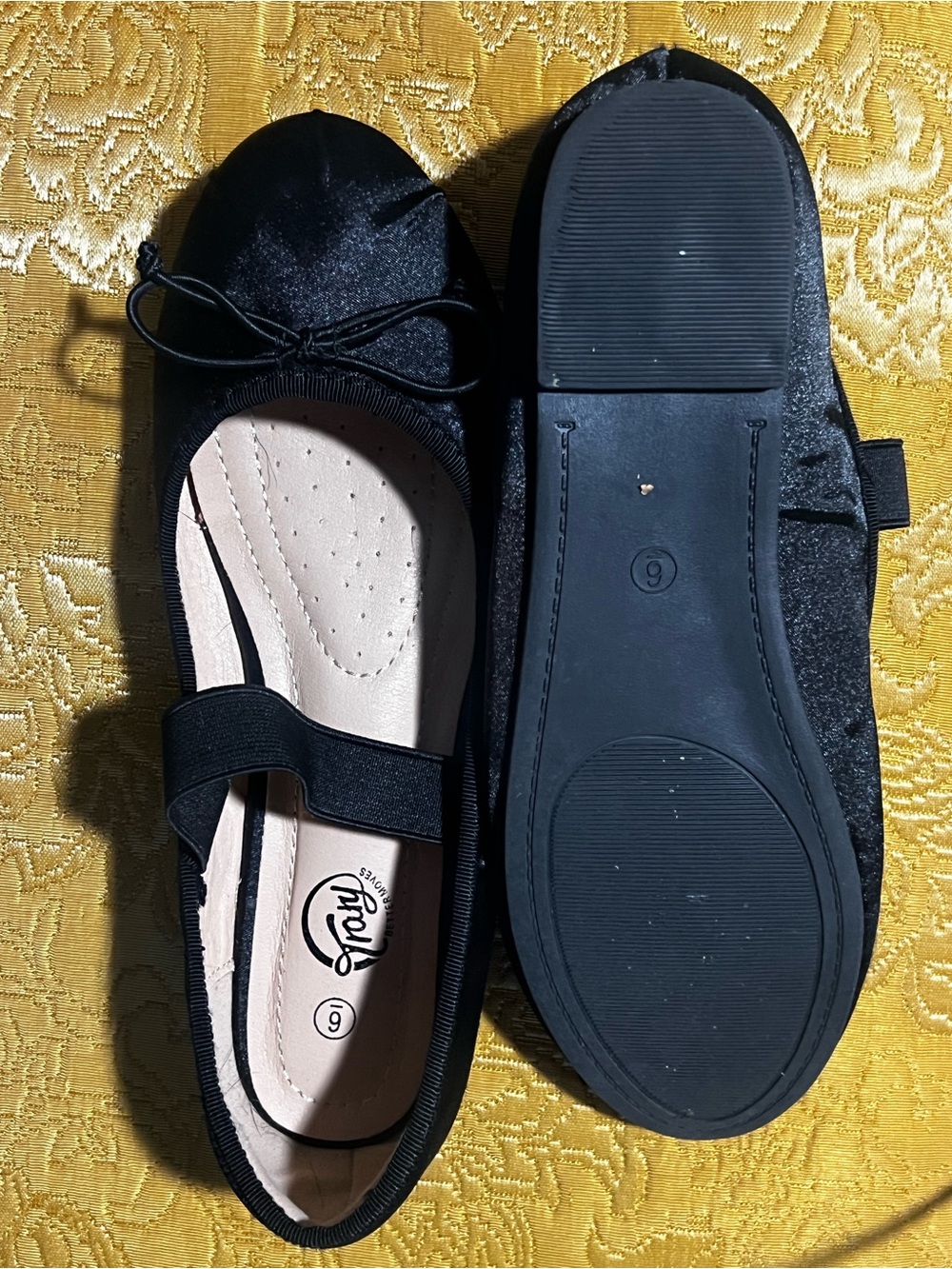 Trary- Black Womens Ballet Flats with Bow - Size 6